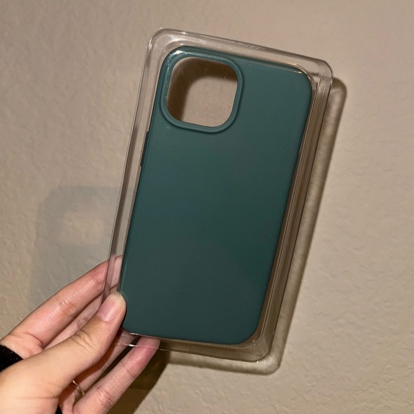 iPhone 15 Cell Phone Case - Silicone *UNUSED* - Picture 3 of 5